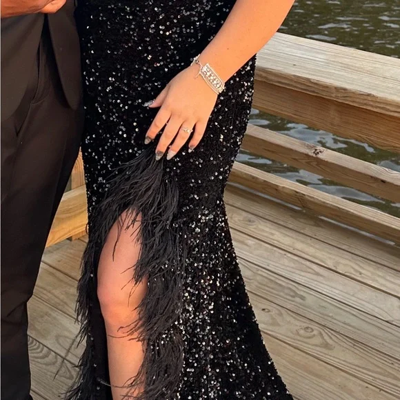black prom dress feathers Zapaka Women Black Prom Dress Mermaid Appliques Off the Shoulder Formal Dress with Slit, Black / US8